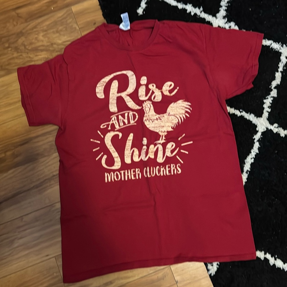 Women’s tee.